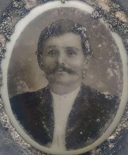 Ivan Gavranović, keramički portret s nadgrobnog spomenika
